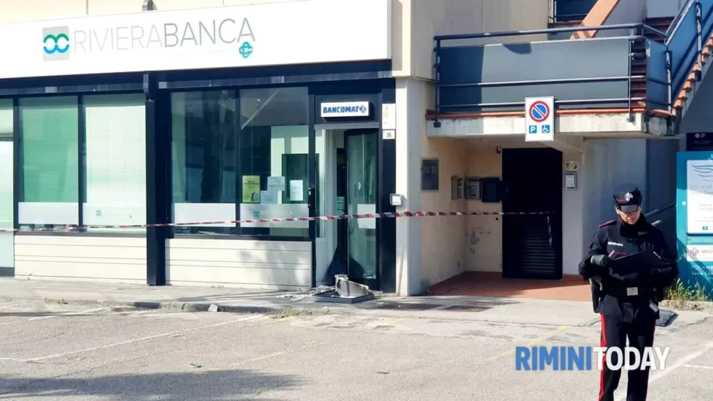 Esplosione al bancomat: un ferito grave e indagini in corso 20240520 043005